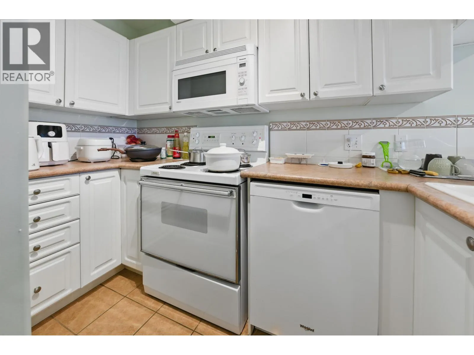 PH2 5788 VINE STREET