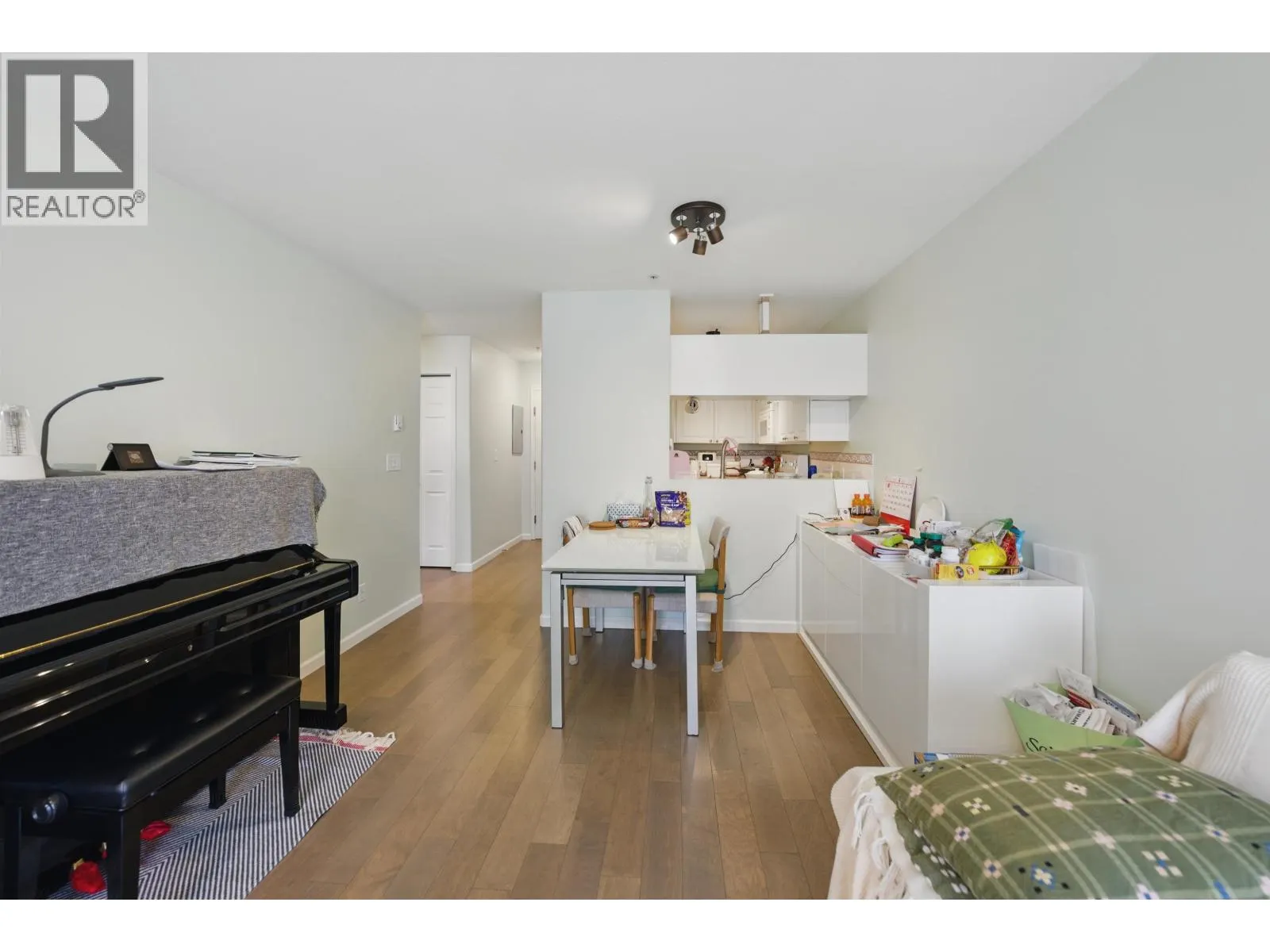 PH2 5788 VINE STREET