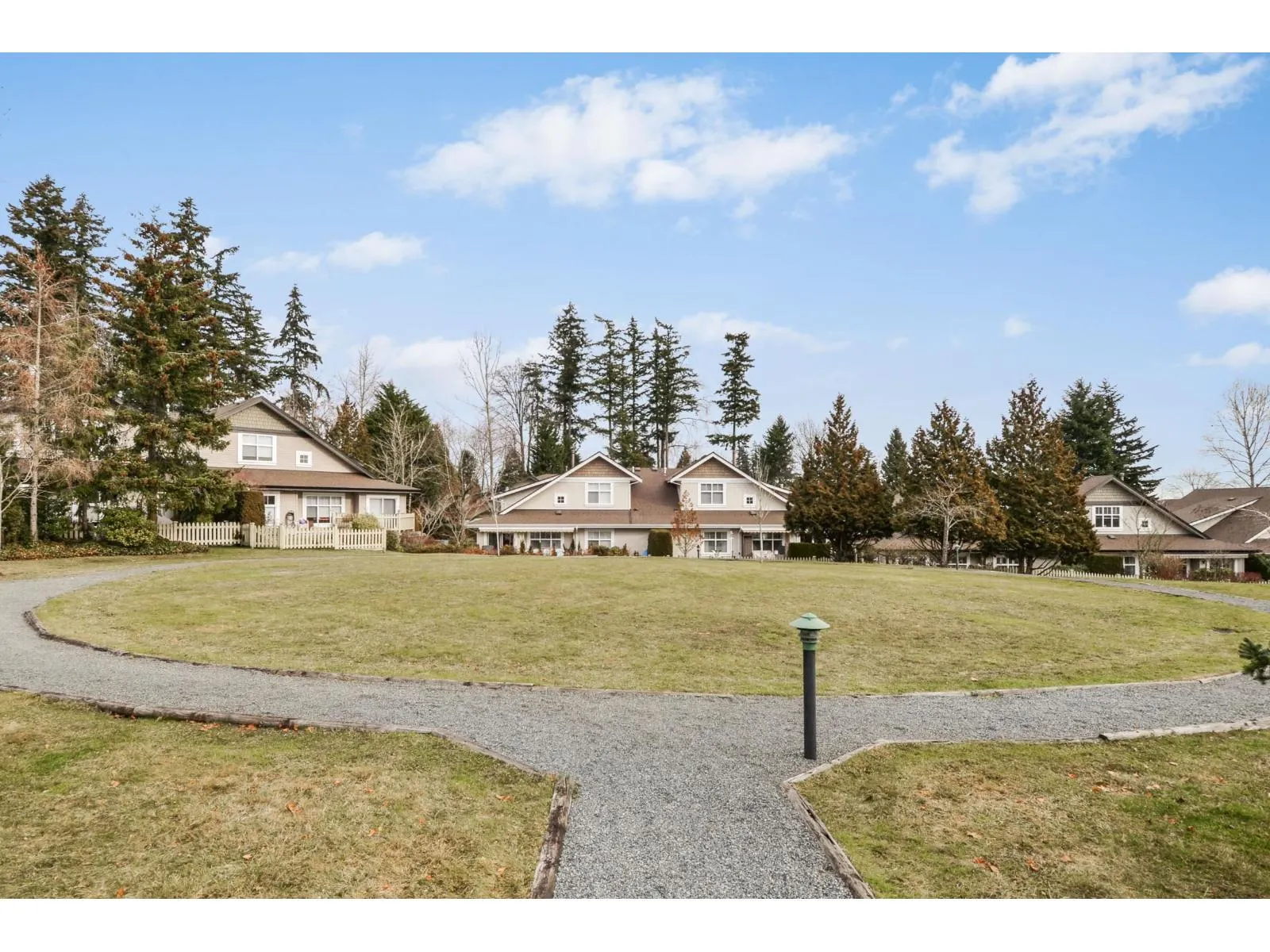 72 14877 33 AVENUE