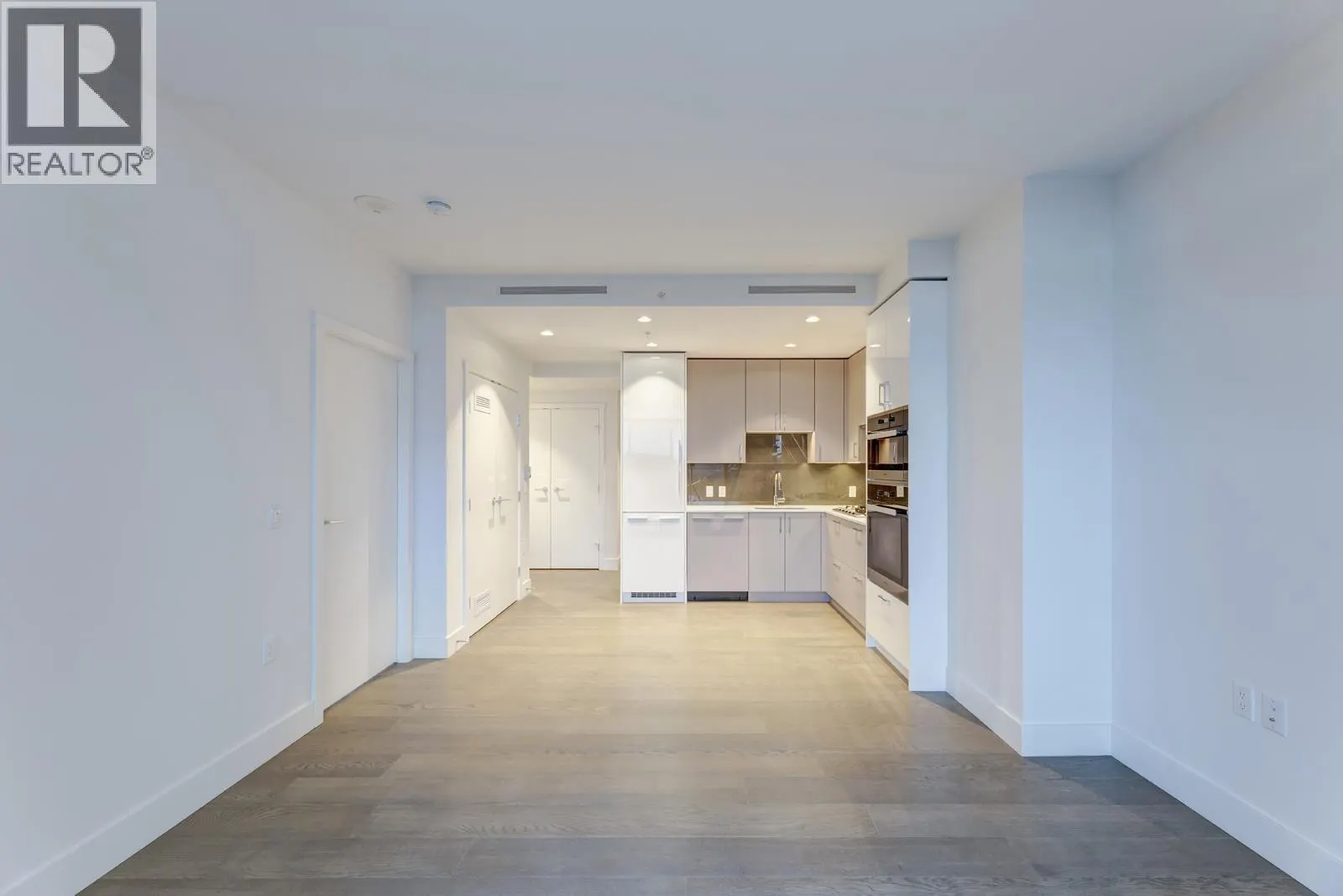 604 1675 LIONS GATE LANE