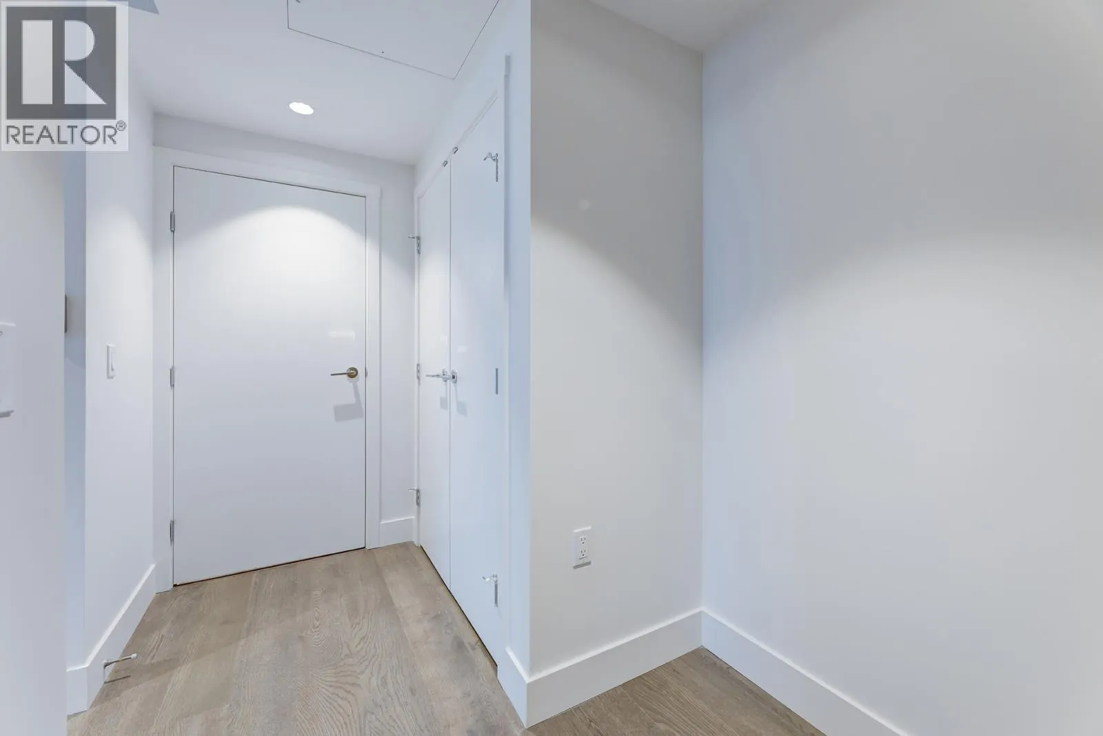 604 1675 LIONS GATE LANE