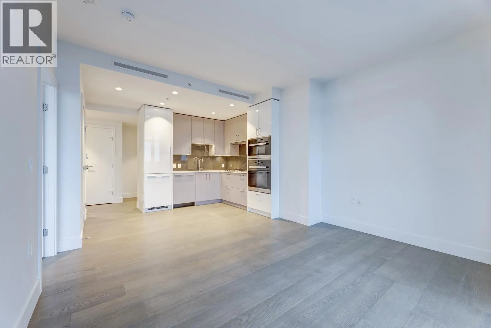 604 1675 LIONS GATE LANE