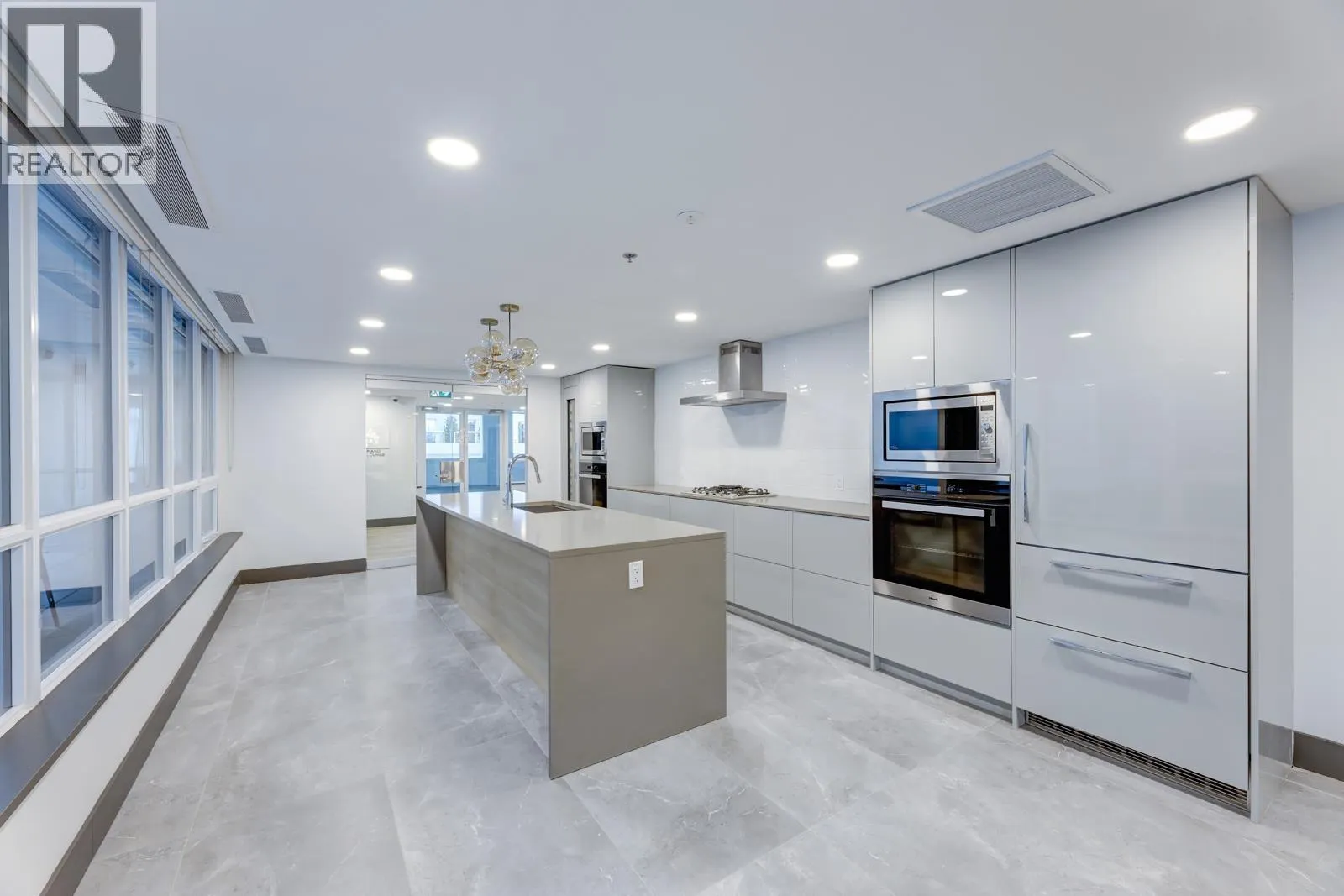 604 1675 LIONS GATE LANE
