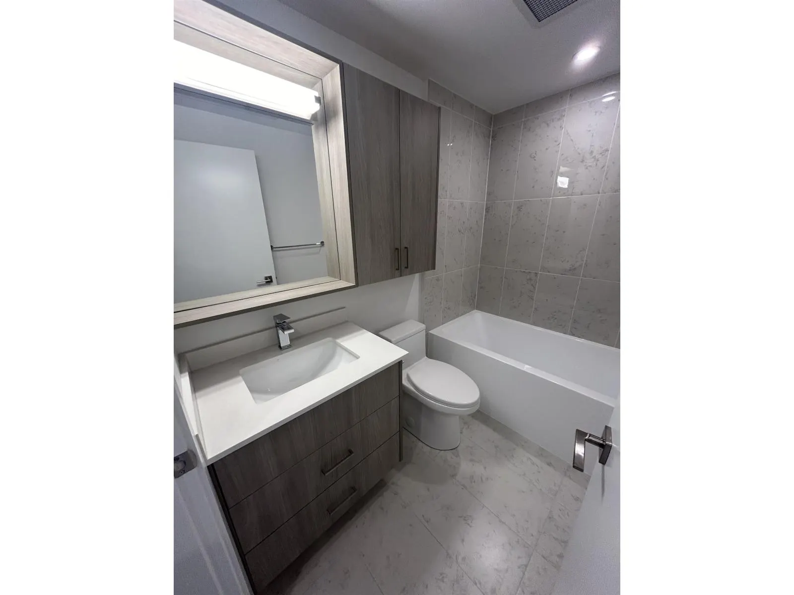 E20X 13858 108 AVENUE