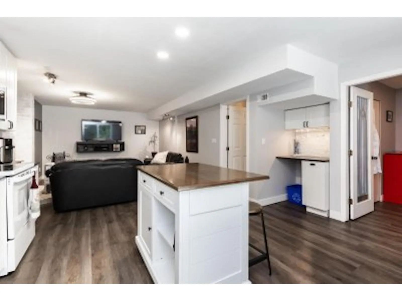 Basement 20454 91A AVENUE