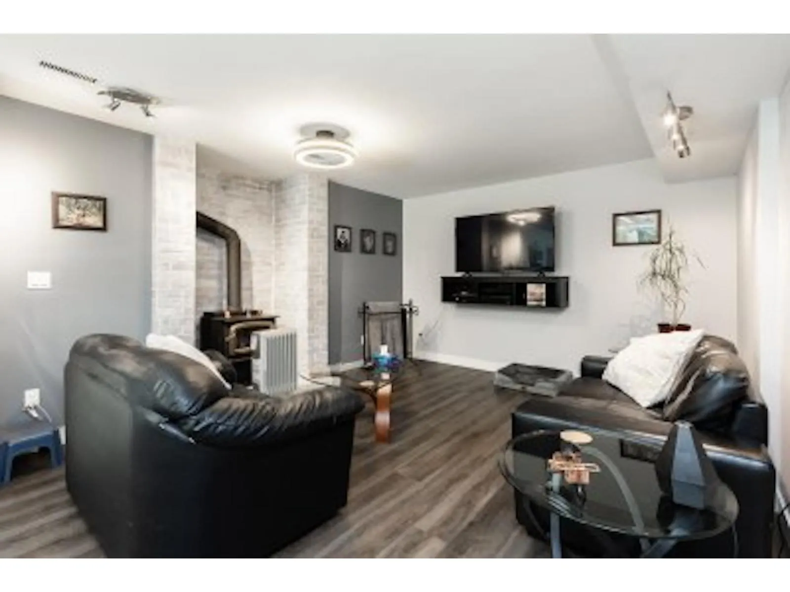 Basement 20454 91A AVENUE