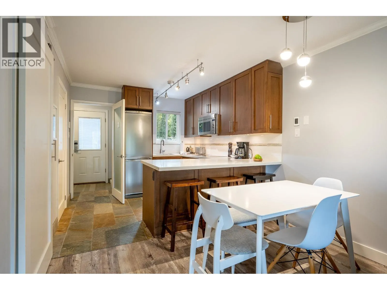 10 2211 MARMOT PLACE