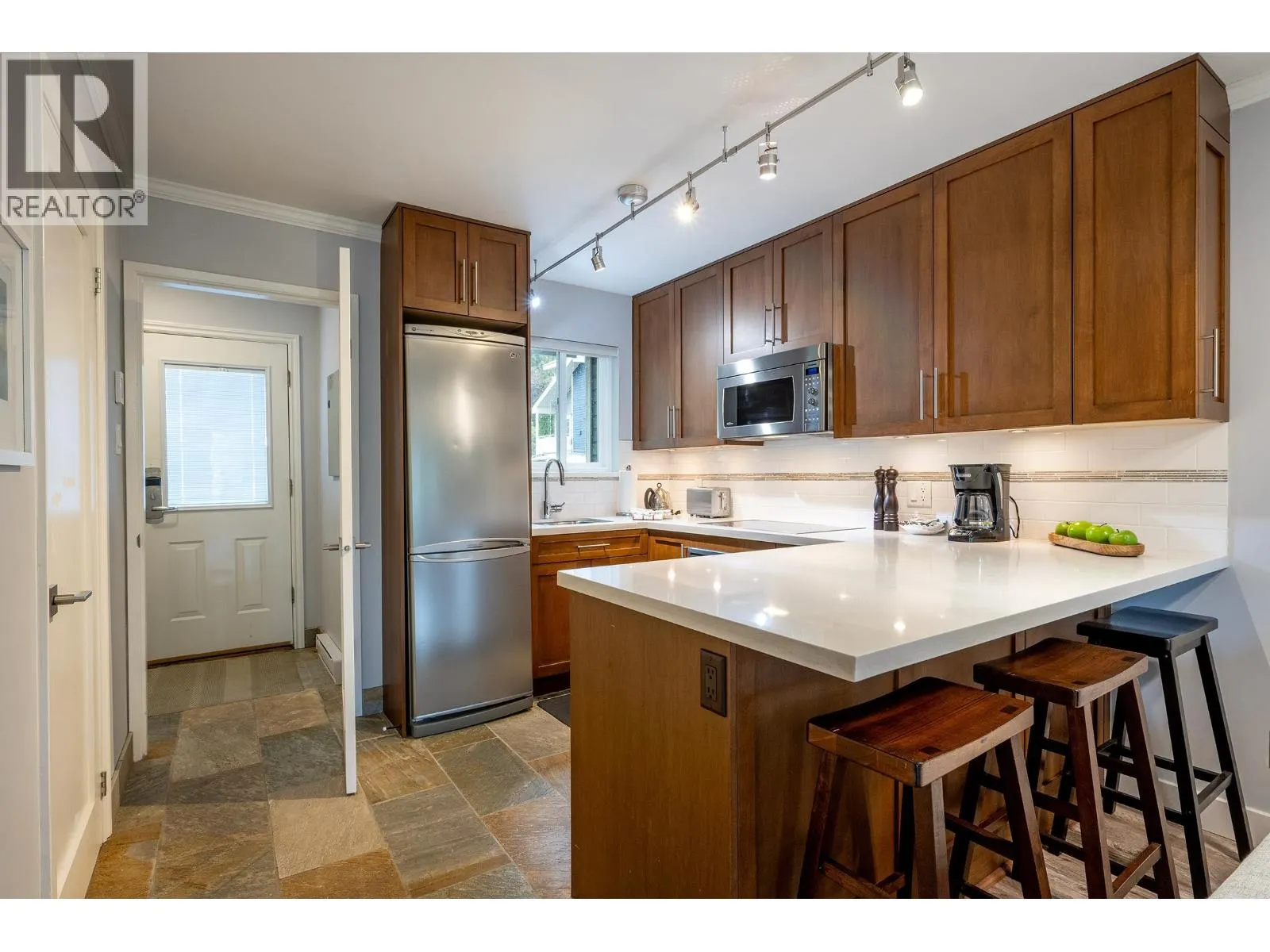 10 2211 MARMOT PLACE