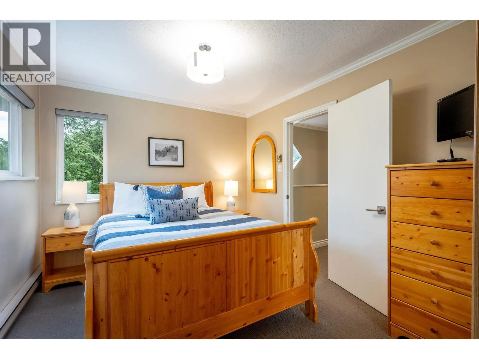10 2211 MARMOT PLACE