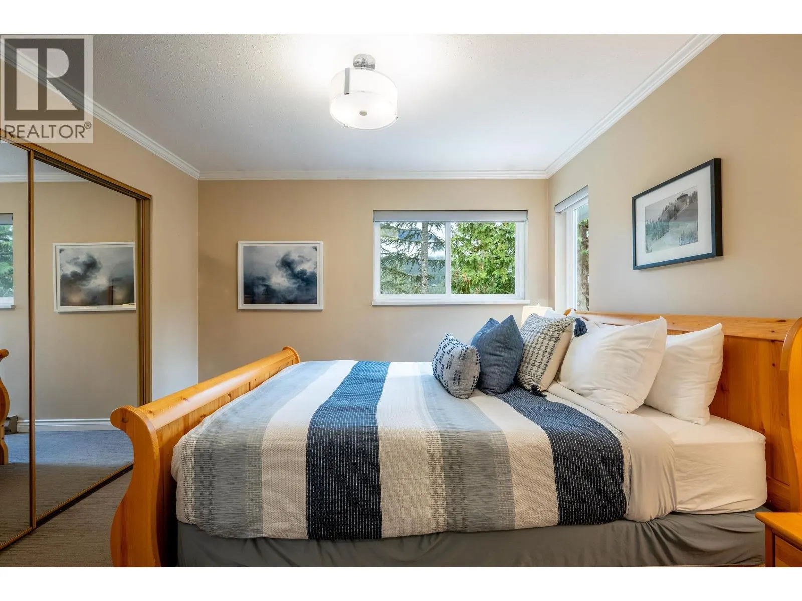 10 2211 MARMOT PLACE