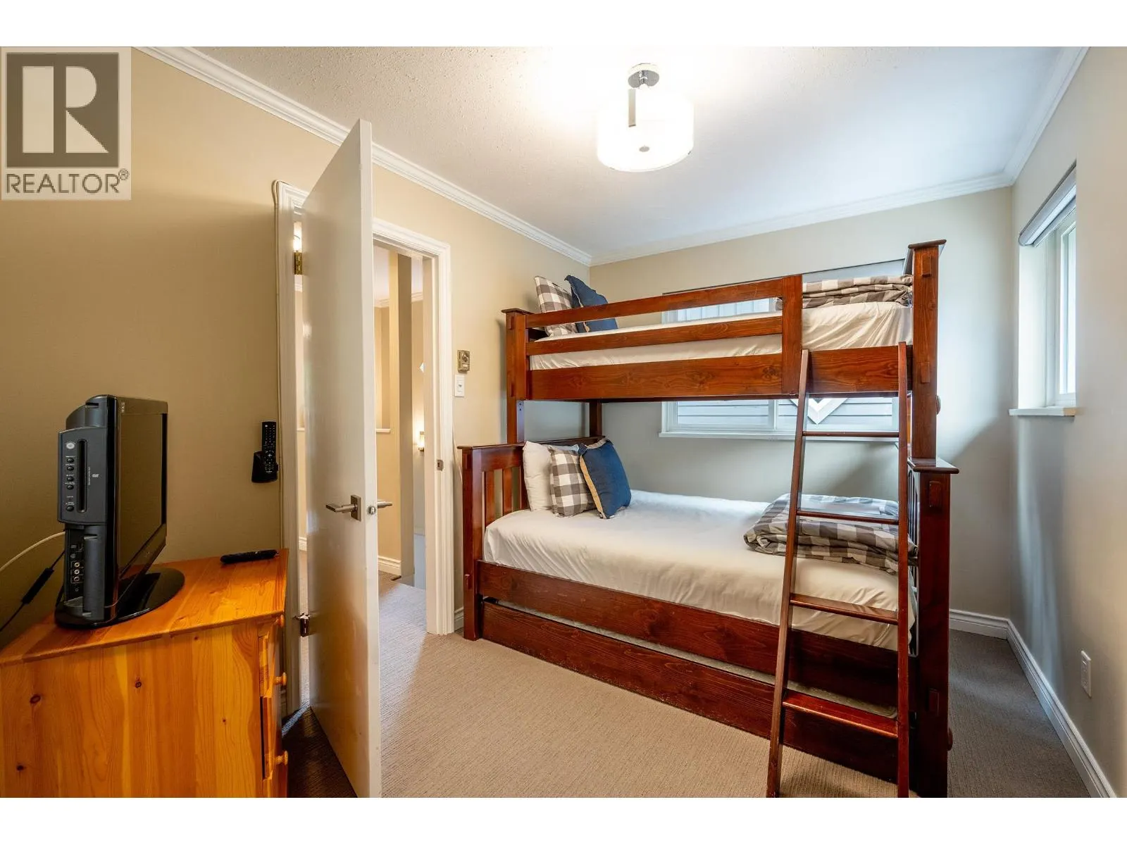 10 2211 MARMOT PLACE