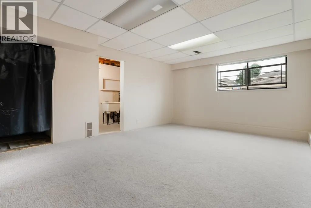 8411 RIDEAU DRIVE