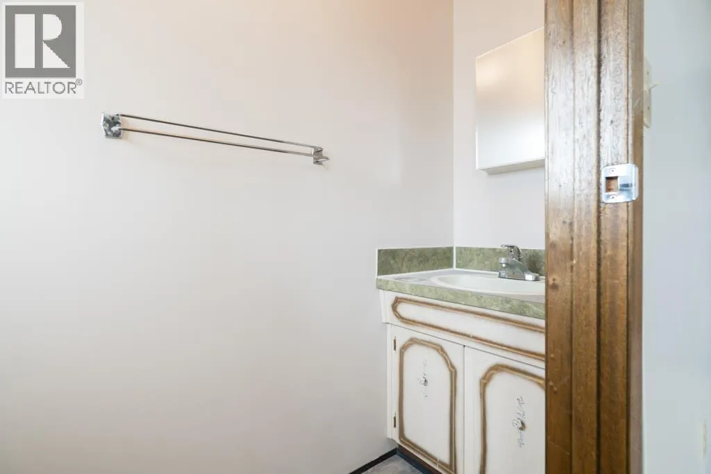 8411 RIDEAU DRIVE