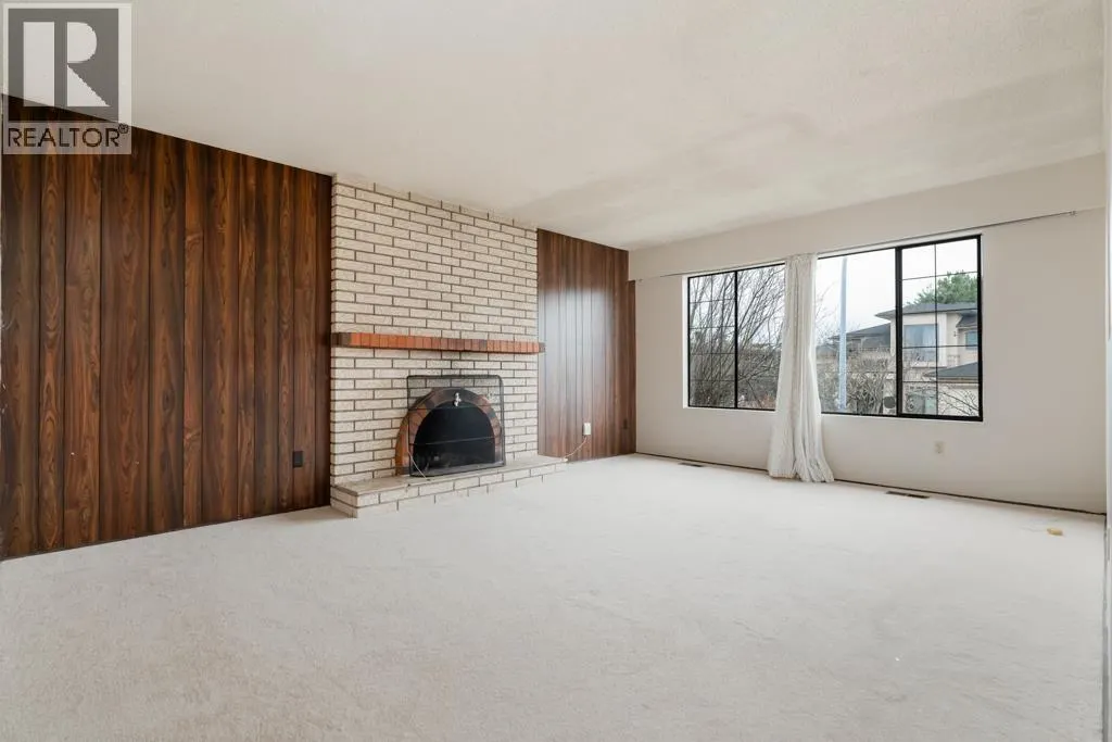 8411 RIDEAU DRIVE