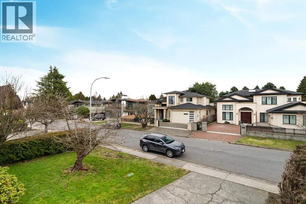 8411 RIDEAU DRIVE