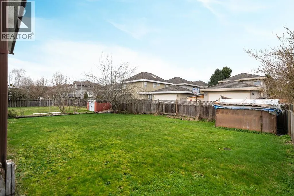 8411 RIDEAU DRIVE