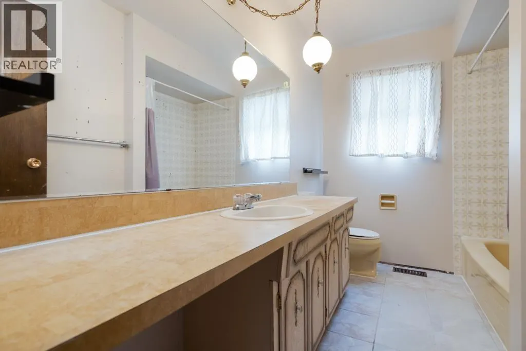 8411 RIDEAU DRIVE