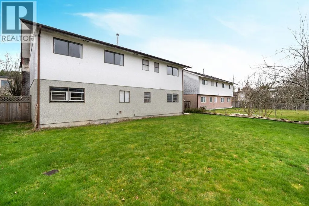 8411 RIDEAU DRIVE