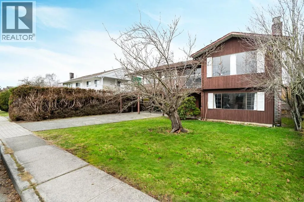 8411 RIDEAU DRIVE