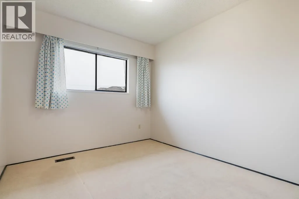 8411 RIDEAU DRIVE
