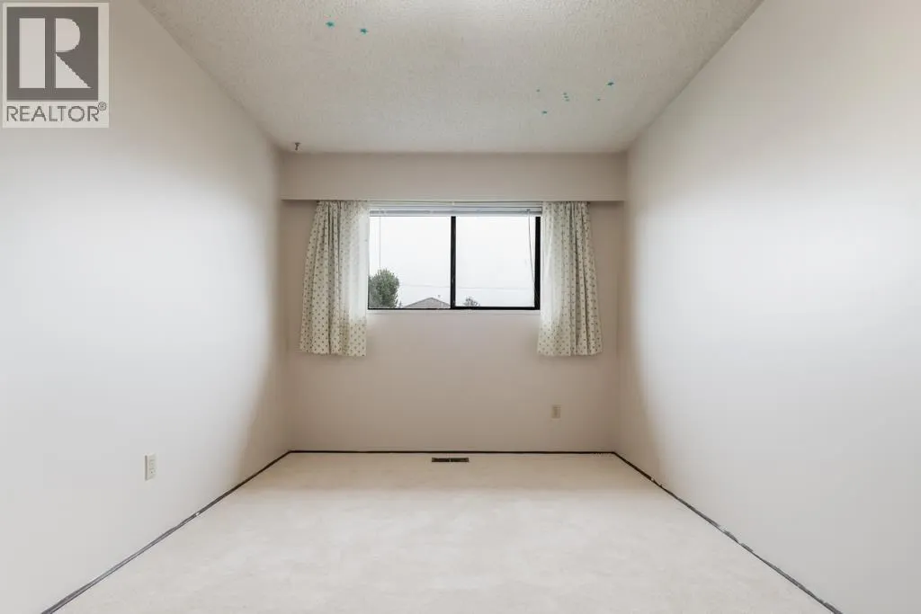 8411 RIDEAU DRIVE