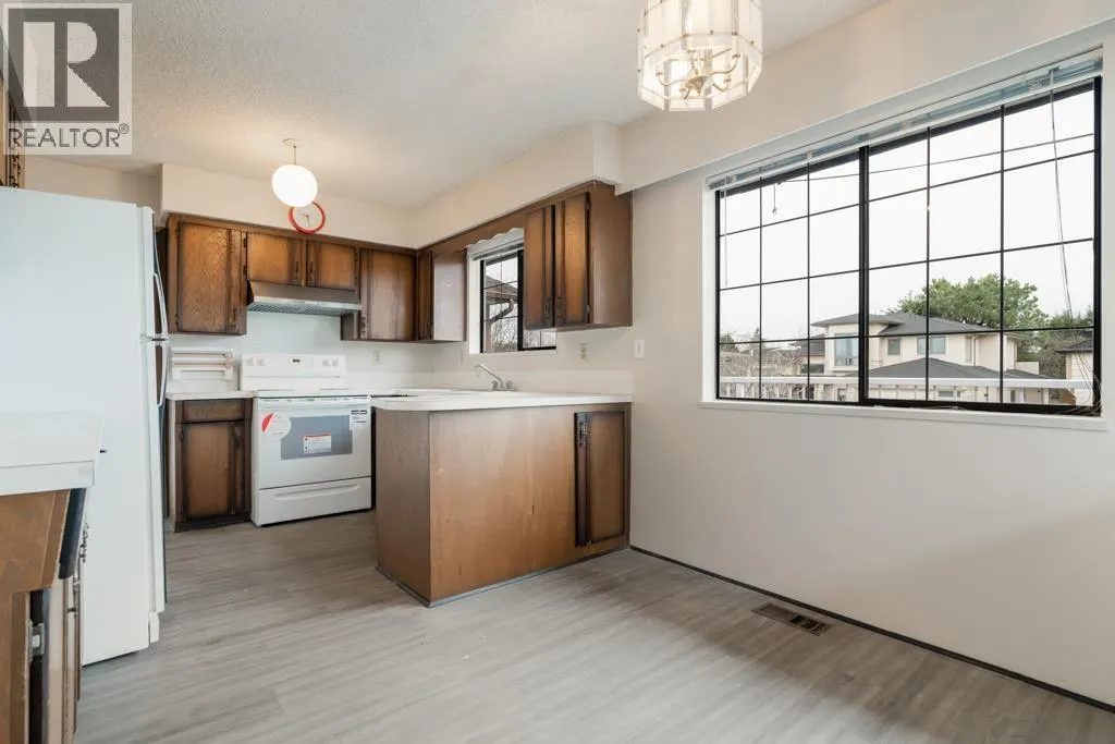 8411 RIDEAU DRIVE