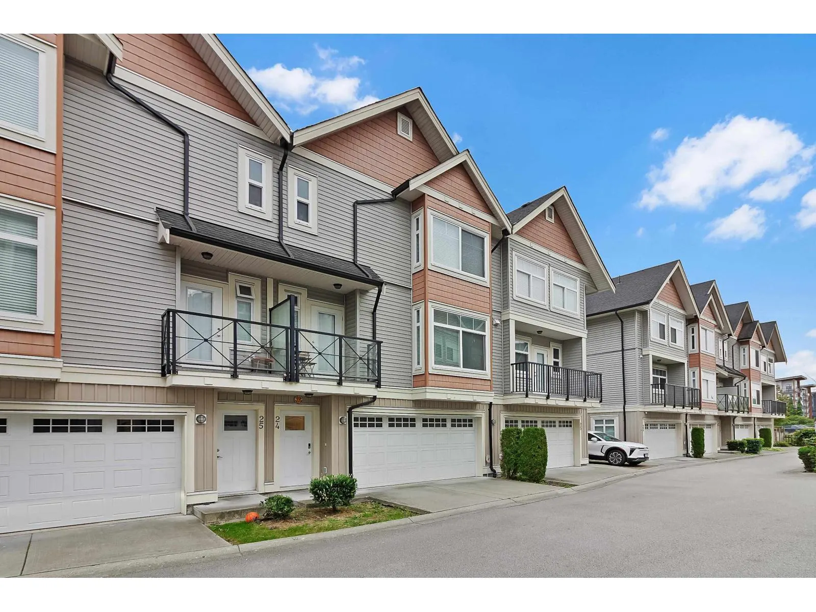 24 12092 70 AVENUE
