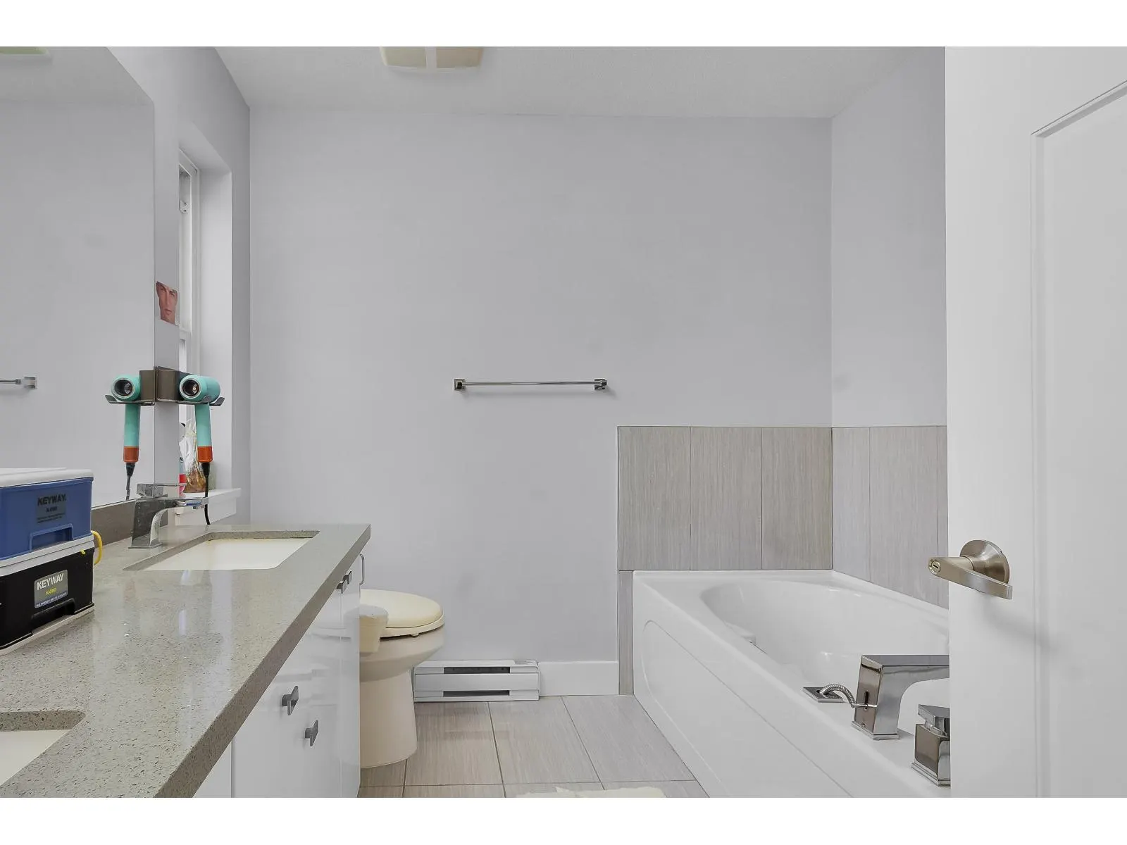 24 12092 70 AVENUE