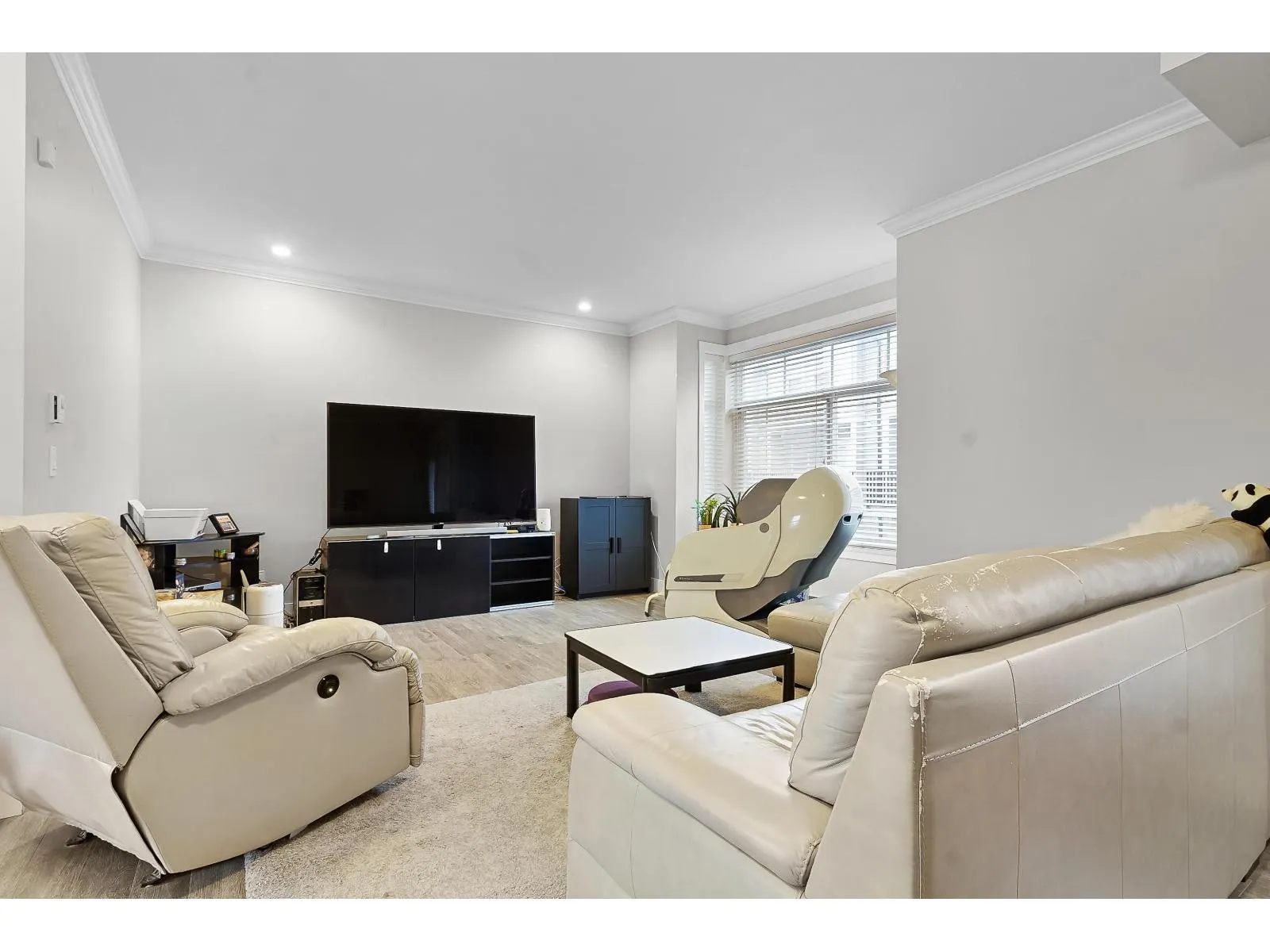24 12092 70 AVENUE