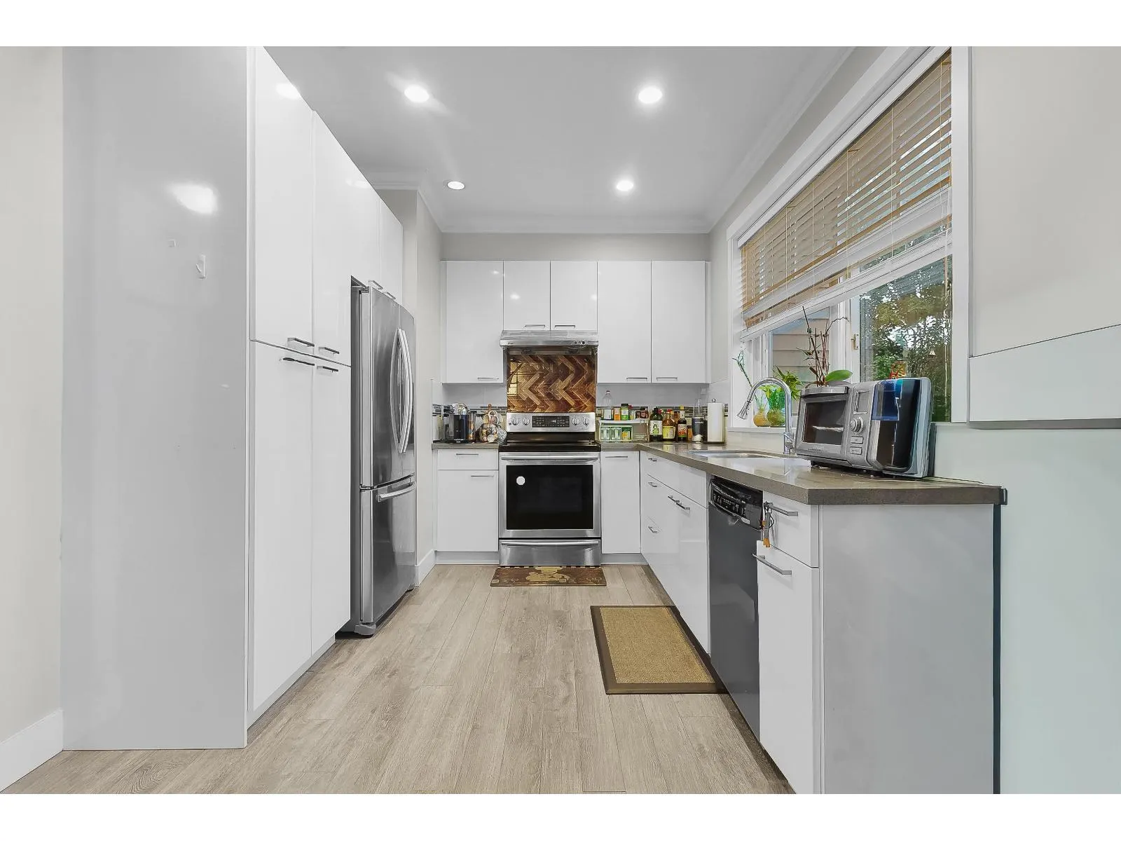 24 12092 70 AVENUE