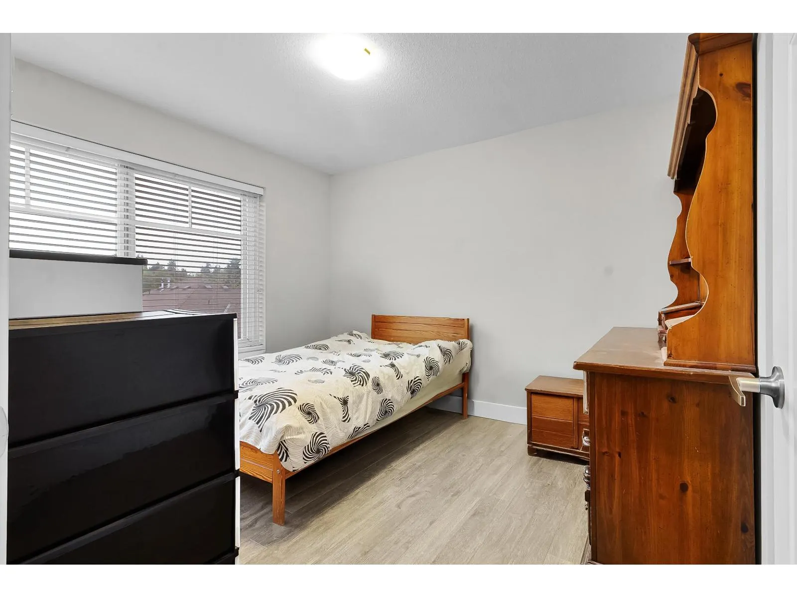 24 12092 70 AVENUE