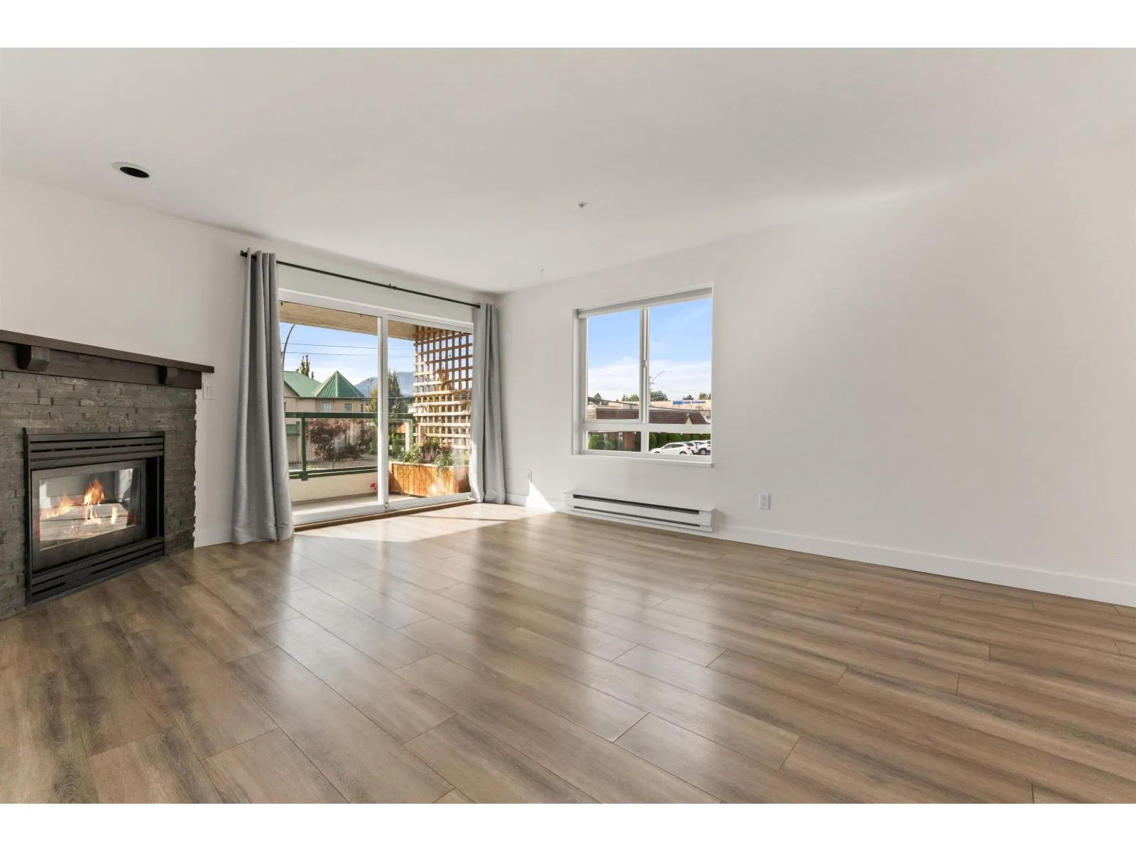 201 7415 SHAW AVENUE|Sardis East Vedder
