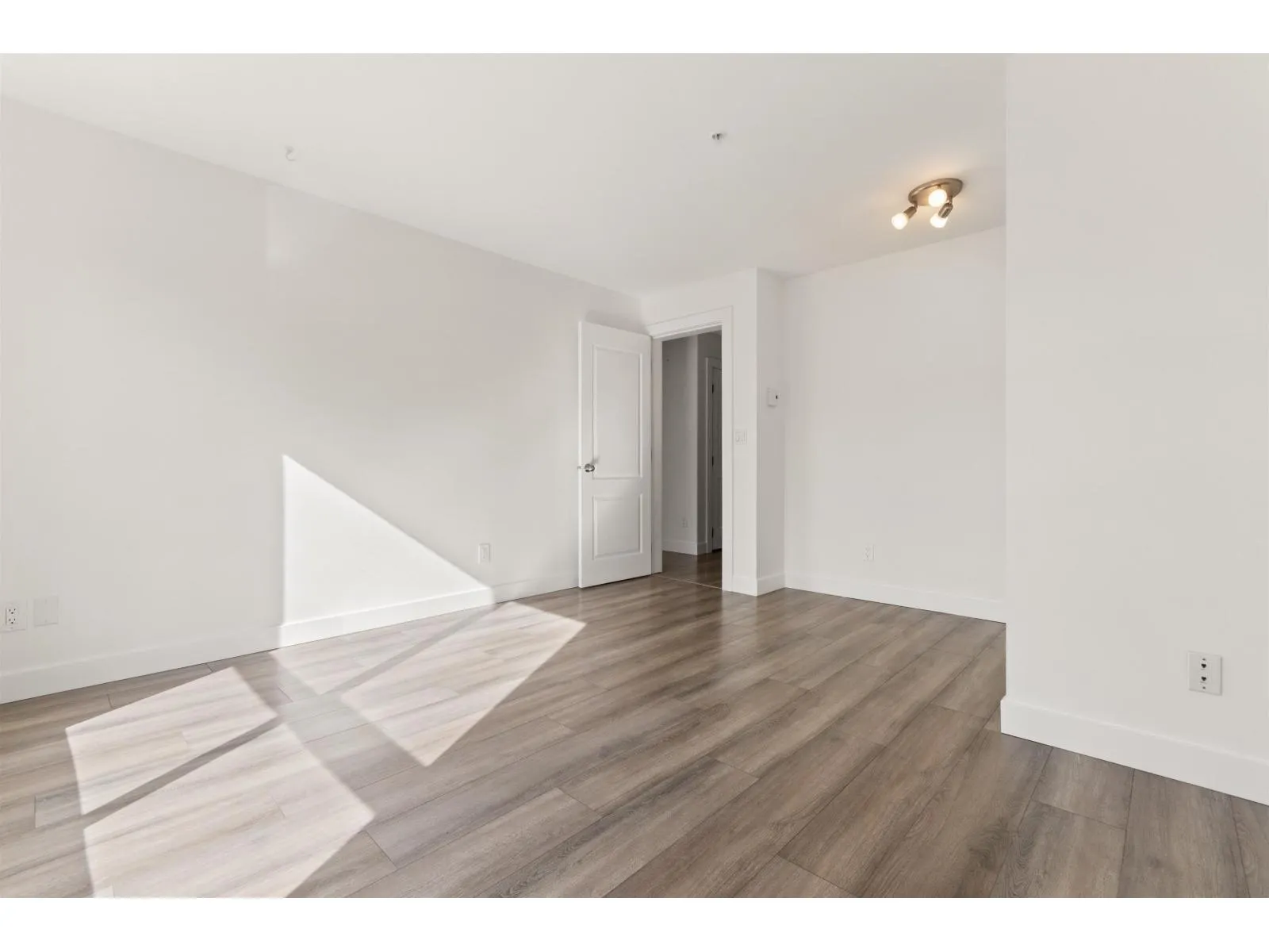 201 7415 SHAW AVENUE|Sardis East Vedder