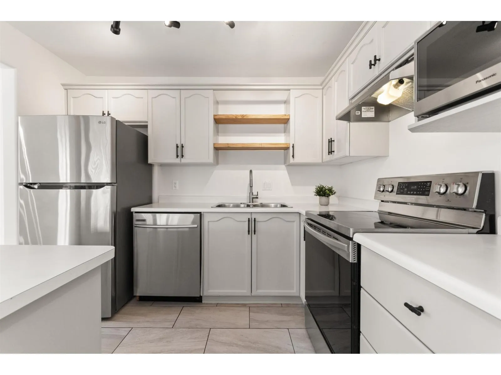 201 7415 SHAW AVENUE|Sardis East Vedder