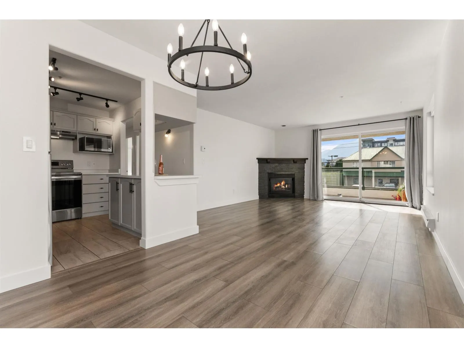 201 7415 SHAW AVENUE|Sardis East Vedder