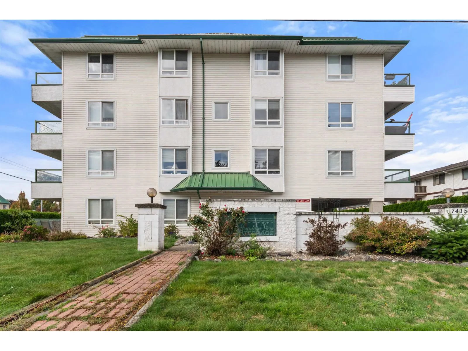 201 7415 SHAW AVENUE|Sardis East Vedder