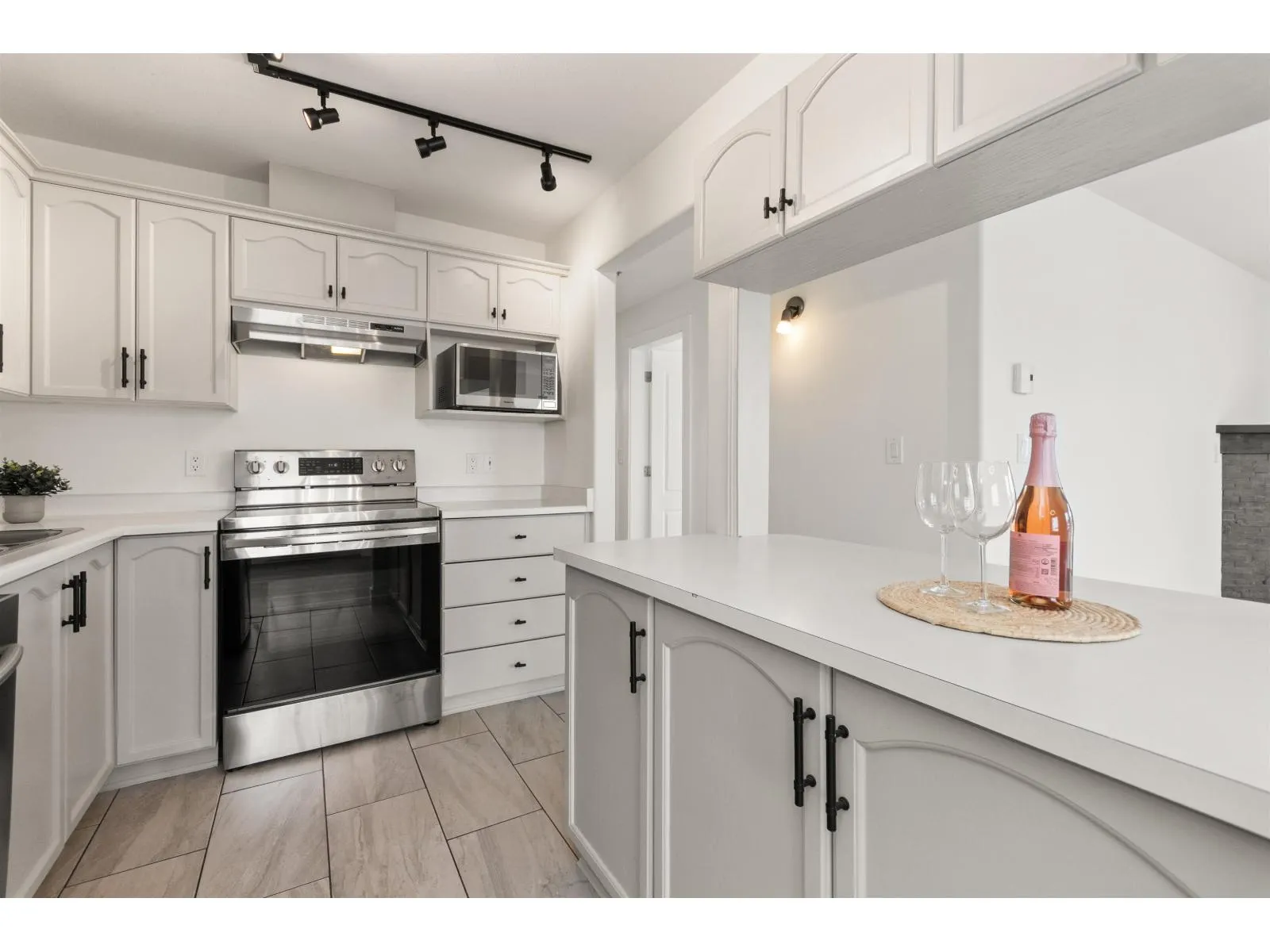 201 7415 SHAW AVENUE|Sardis East Vedder