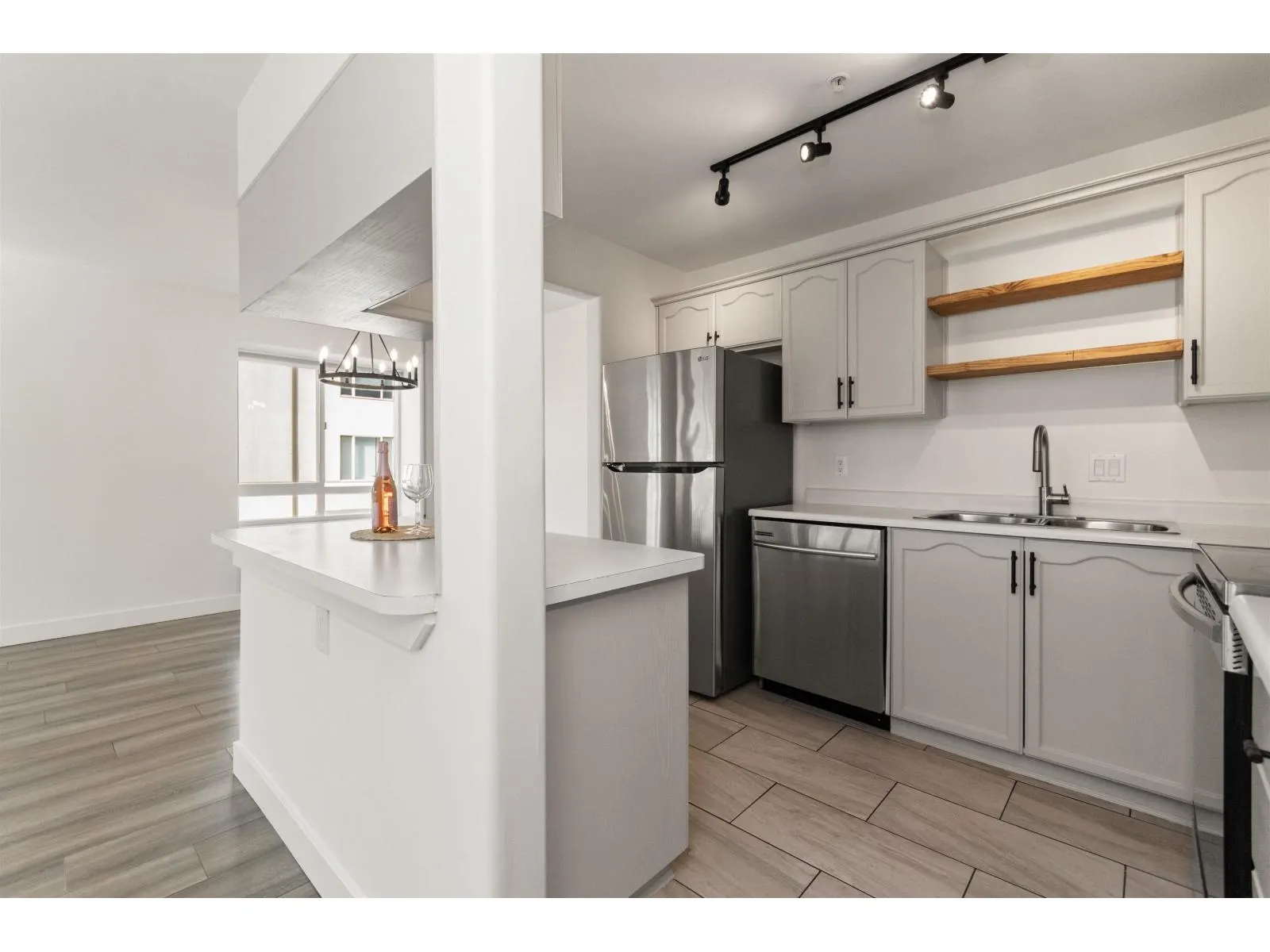 201 7415 SHAW AVENUE|Sardis East Vedder