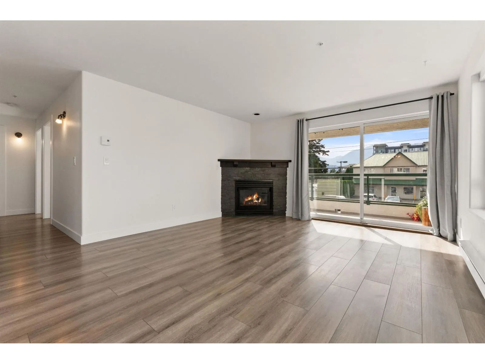 201 7415 SHAW AVENUE|Sardis East Vedder