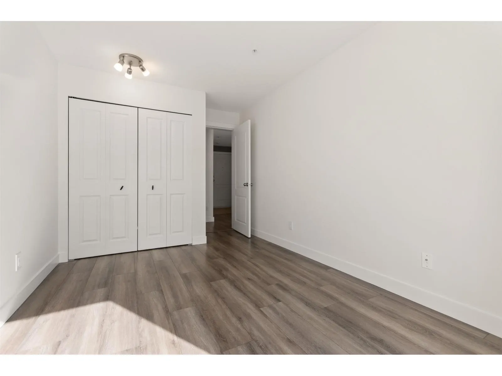 201 7415 SHAW AVENUE|Sardis East Vedder