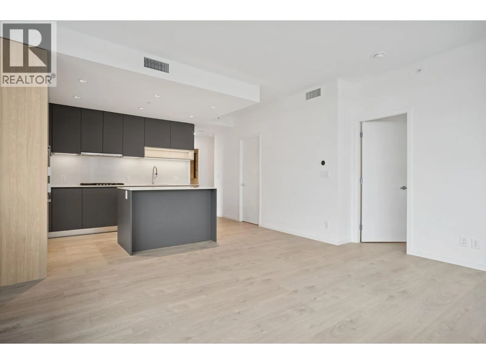 553 6500 MINORU BOULEVARD
