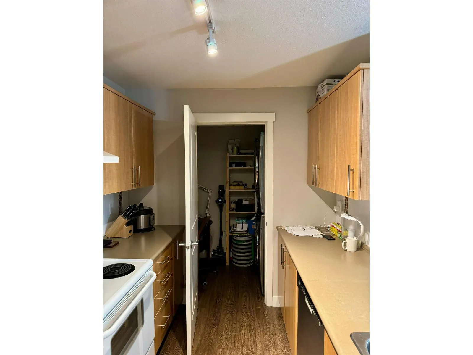 206 19388 65 AVENUE
