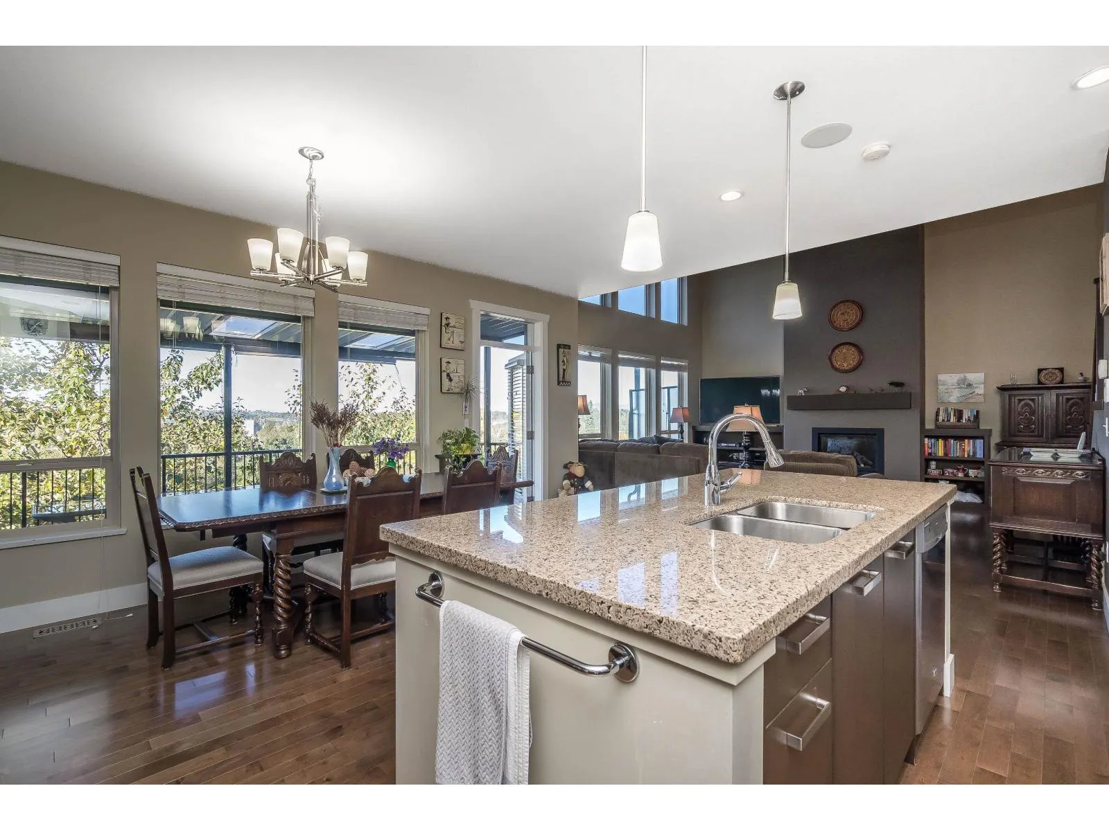 3125 LUKIV TERRACE