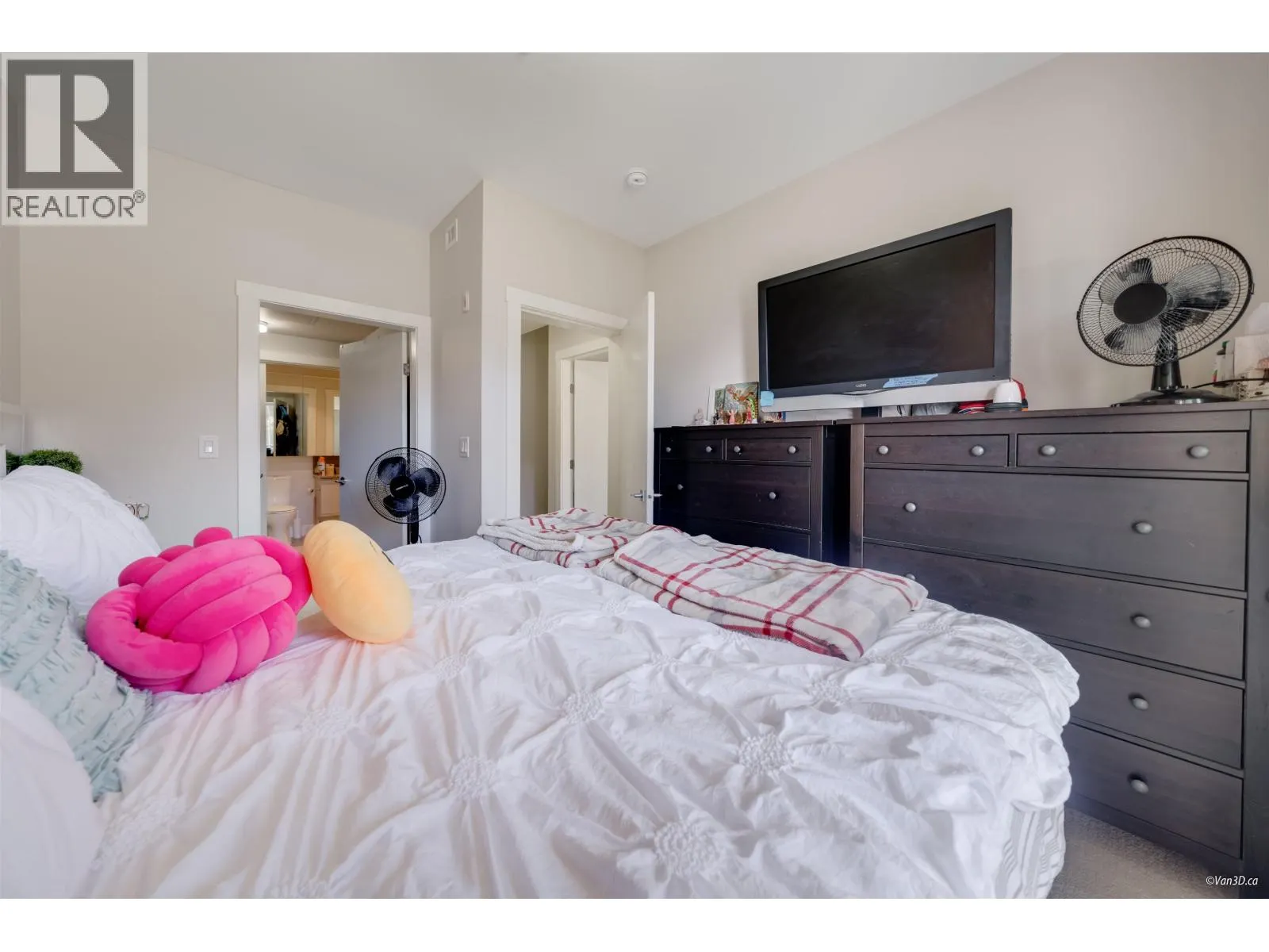 102 3588 SAWMILL CRESCENT