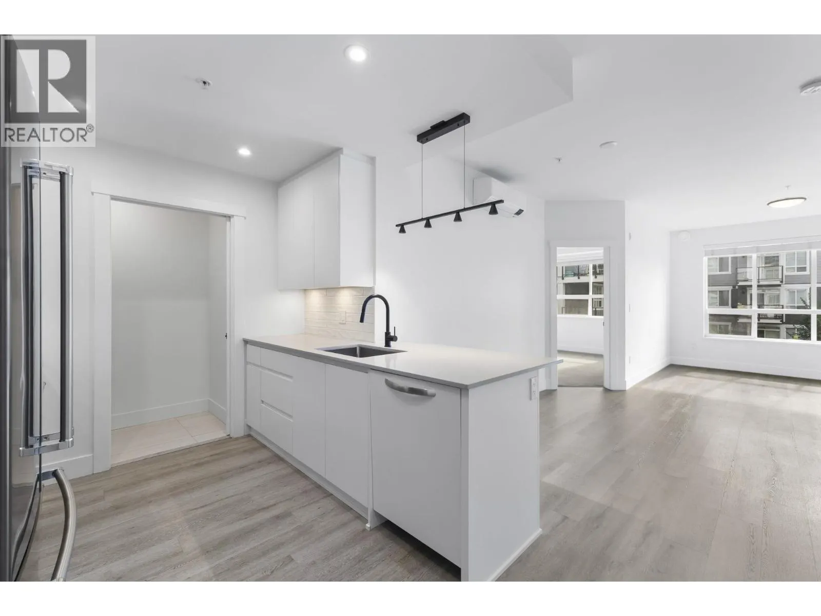 2408 2180 KELLY AVENUE