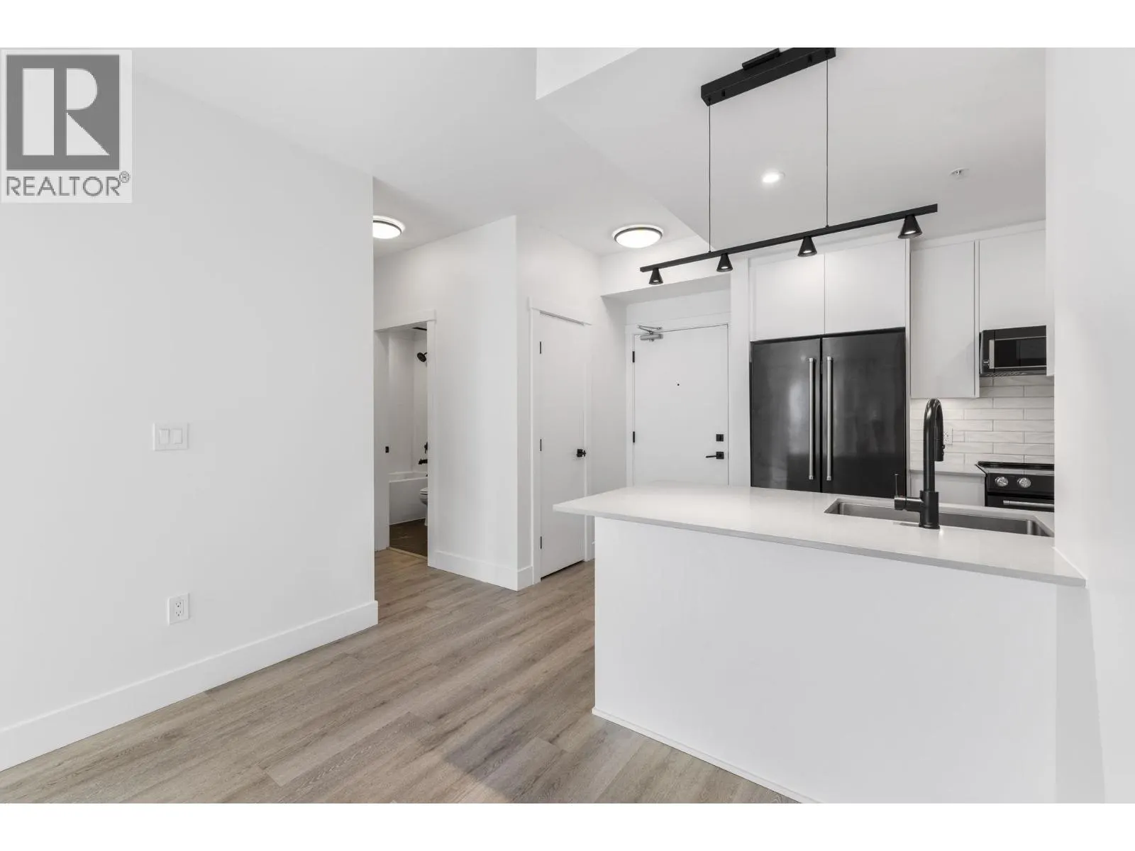 2408 2180 KELLY AVENUE