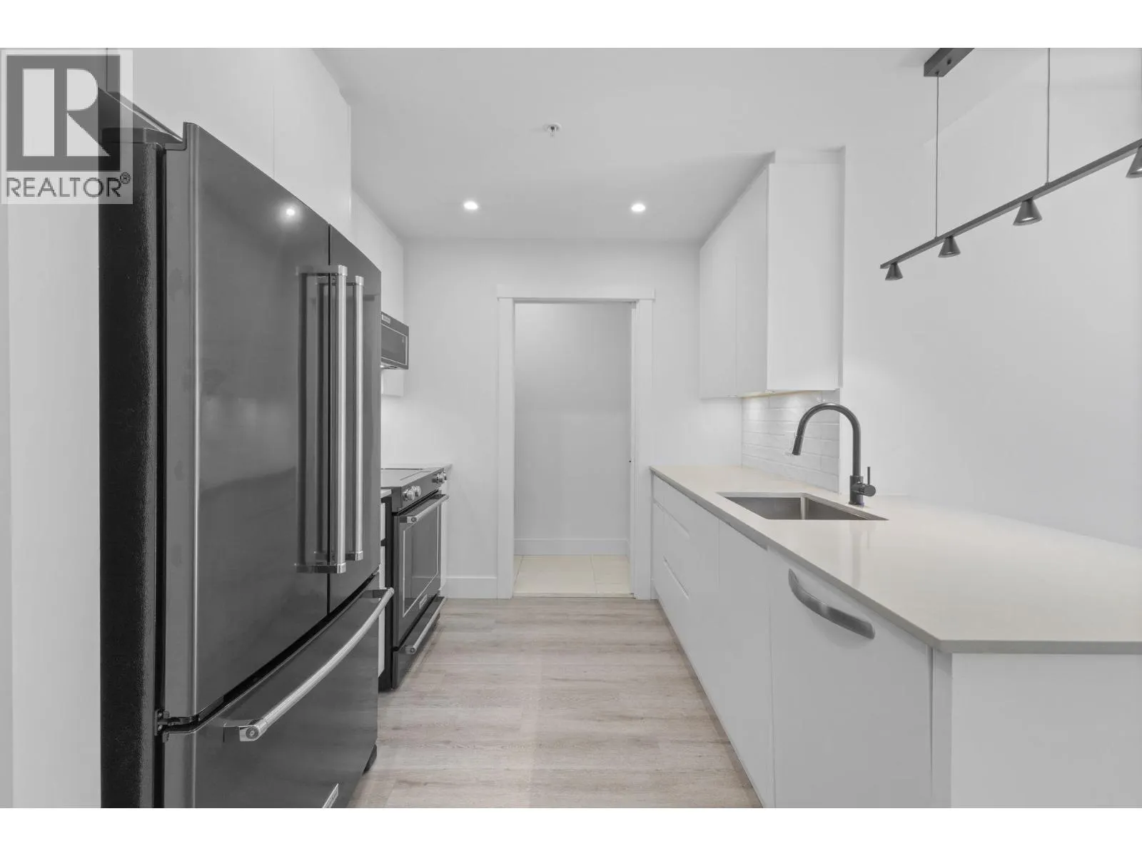 2408 2180 KELLY AVENUE