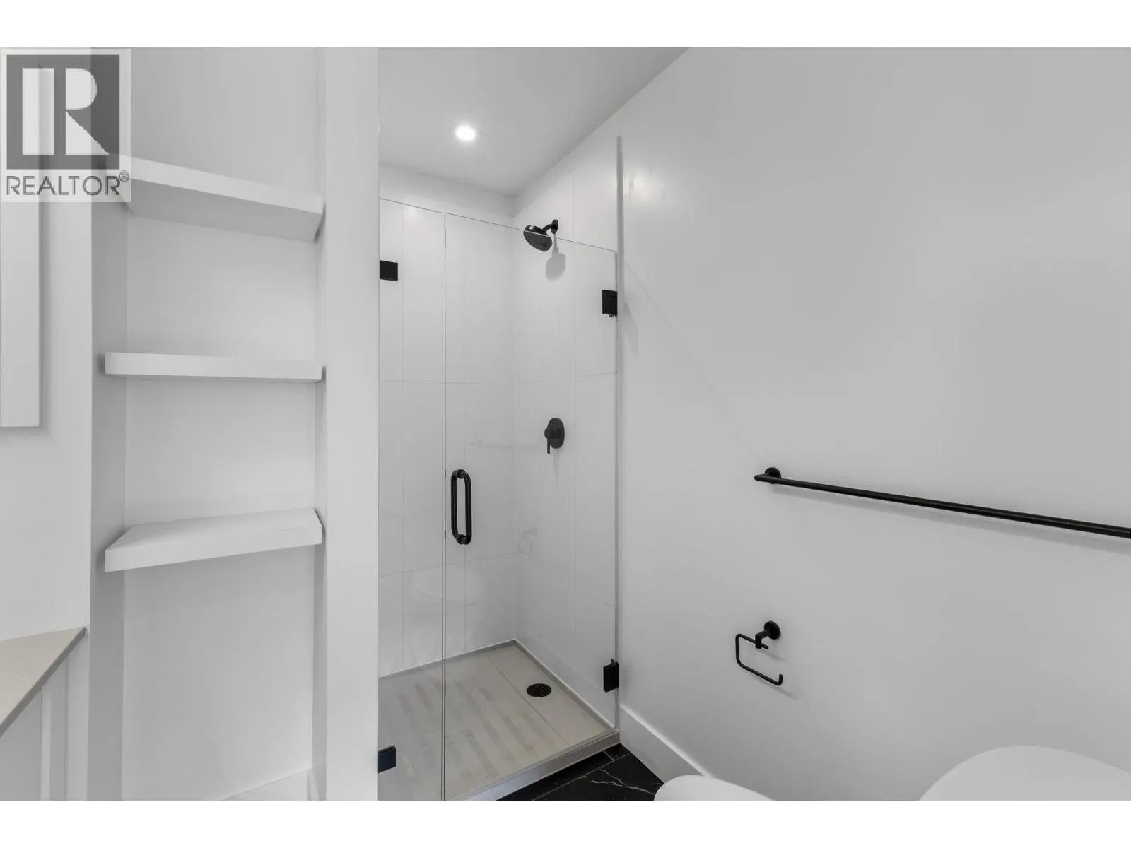 2408 2180 KELLY AVENUE