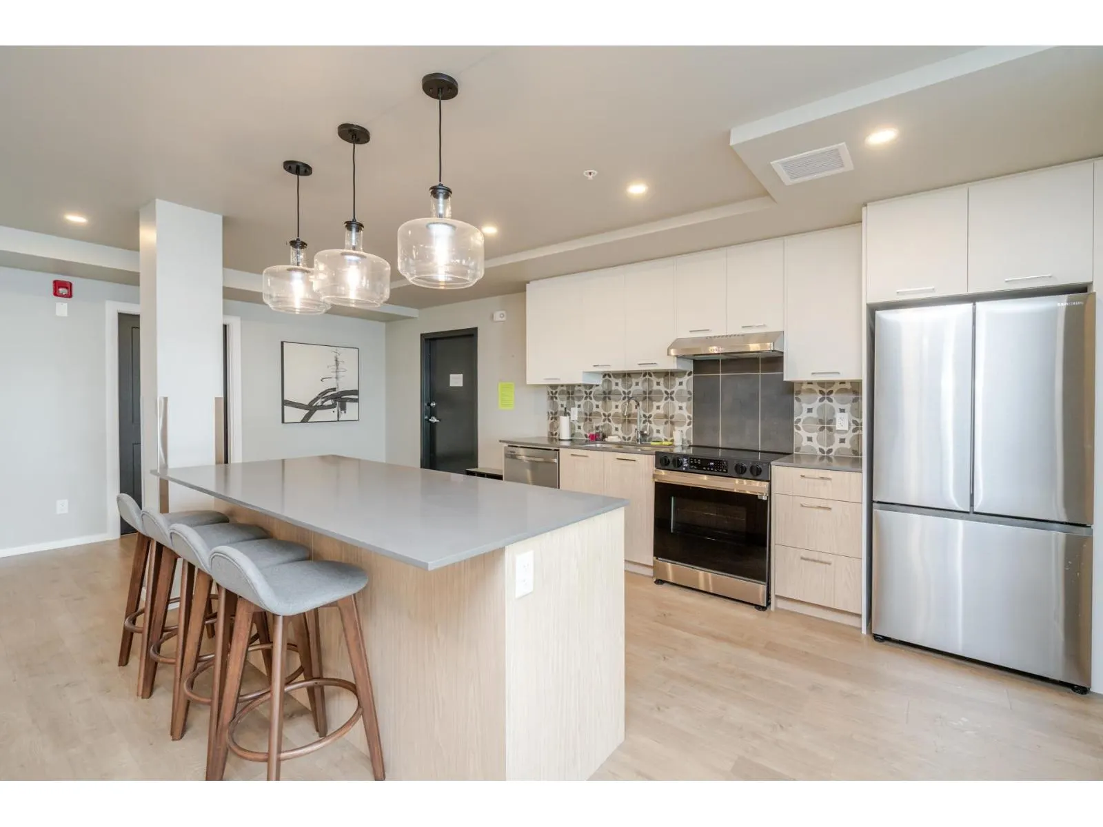 207 3317 148 STREET