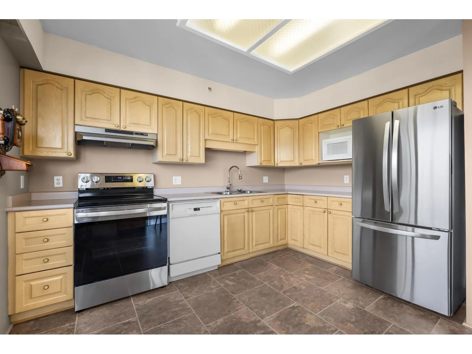 704 3190 GLADWIN ROAD